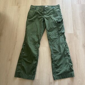 Vintage Old Navy green cargo pants with adjustable waist and ankles